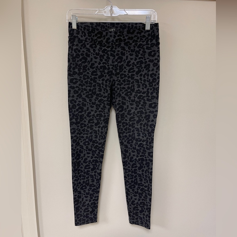 LOFT: Women's Gray / Black Leopard Leggings, Size S PETITE